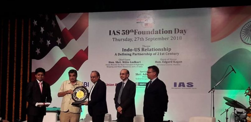 #IBG Founder & President Mr. Vikash Mittersain awarded for Excellence in Global Business & Empowering Entrepreneurs from Hon. Nitin Gadkari – Minister of Road Transport and Highways of India & Hon. Edgard Kagan – US Consul General at Indo American Society Event.